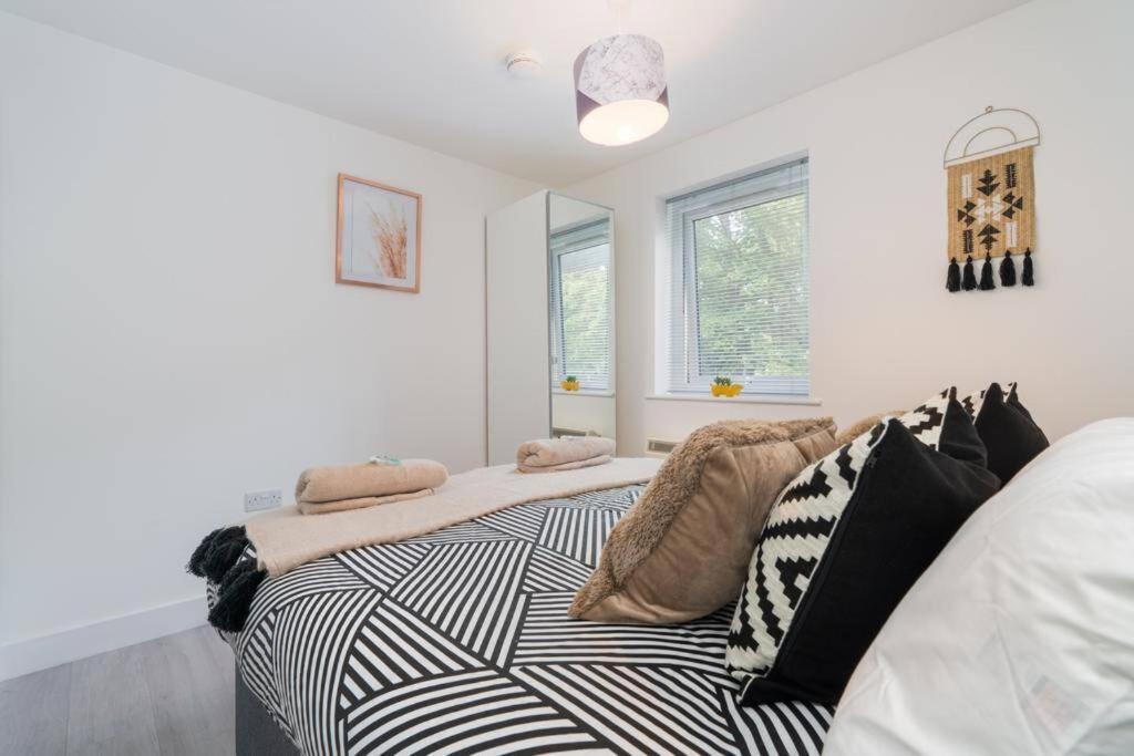 Forest View Apartment- Private Balcony Southampton Exteriör bild