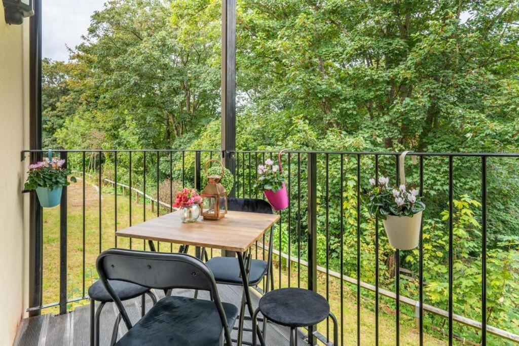 Forest View Apartment- Private Balcony Southampton Exteriör bild